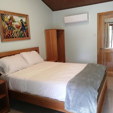 Playa Blanca Macaw Hotel Conte Exteriör bild